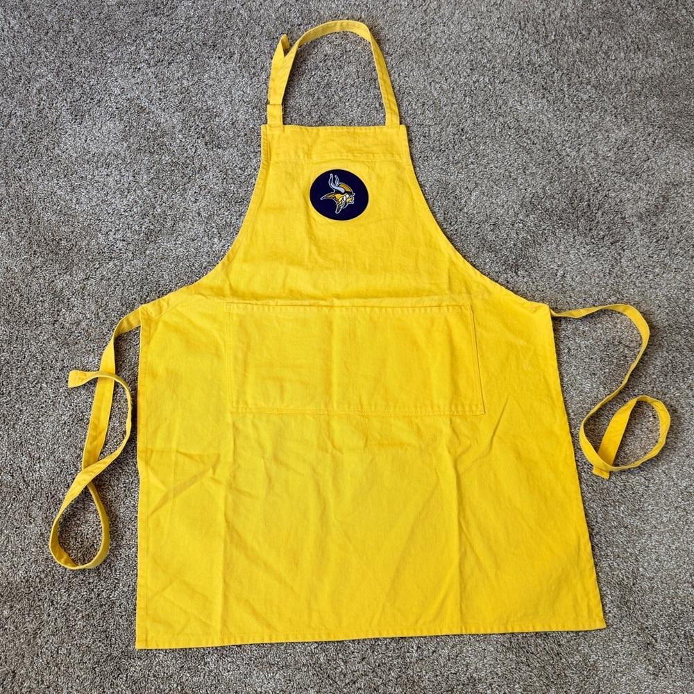 Williams-Sonoma Yellow Purple Minnesota Vikings Kitchen Apron RARE Logo Pockets